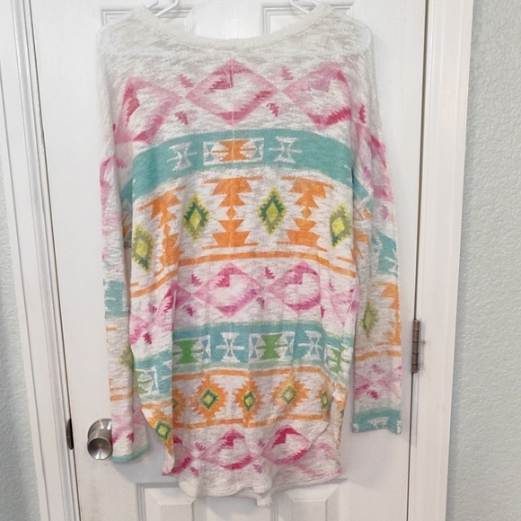 Pink and Orange V-Neck Sweater with Geometric Patterns - Picture 4 of 4